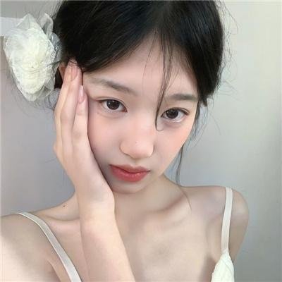 "女毕业生"